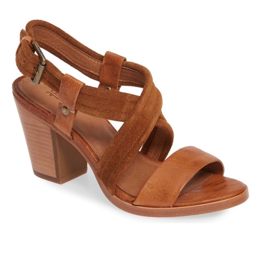 Frye Dani Crisscross Leather Sandal w Buckle